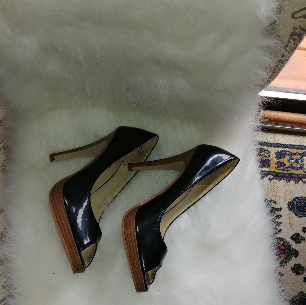 Black patent leather peep toe heel size 7